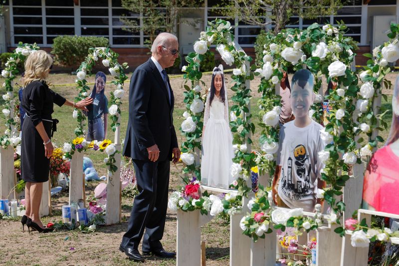 États-Unis: Biden à la rencontre des familles des victimes de la fusillade d'Uvalde
