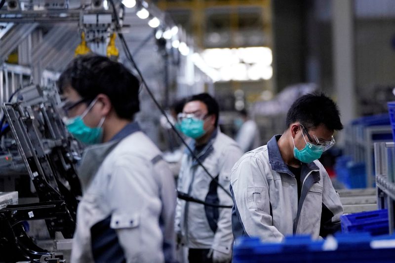 &copy; Reuters. FILE PHOTO: Employees wearing face masks work on a car seat assembly line at Yanfeng Adient factory in Shanghai, China, as the country is hit by an outbreak of a new coronavirus, February 24, 2020. REUTERS/Aly Song