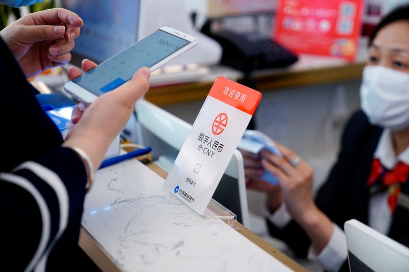 © Reuters. China usa iuan digital para estimular consumo pós-pandemia
05/05/2021
REUTERS/Aly Song