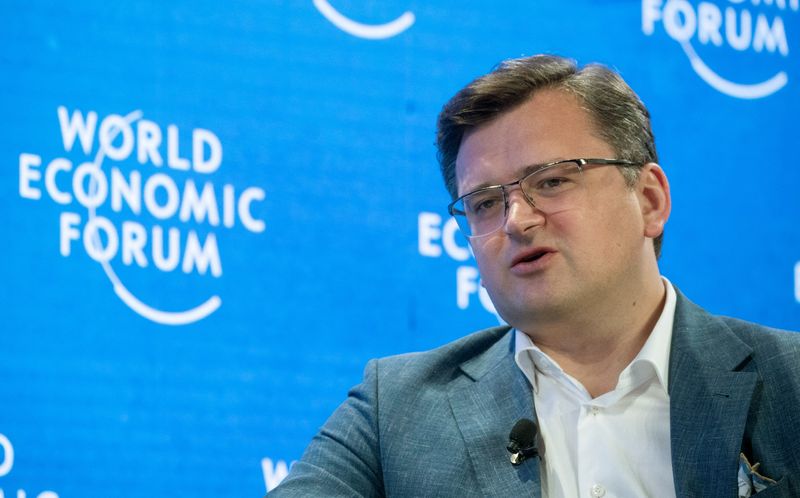 &copy; Reuters. FILE PHOTO: Ukrainian Foreign Minister Dmytro Kuleba gestures during a discussion at the World Economic Forum 2022 (WEF) in the Alpine resort of Davos, Switzerland May 25, 2022. REUTERS/Arnd Wiegmann