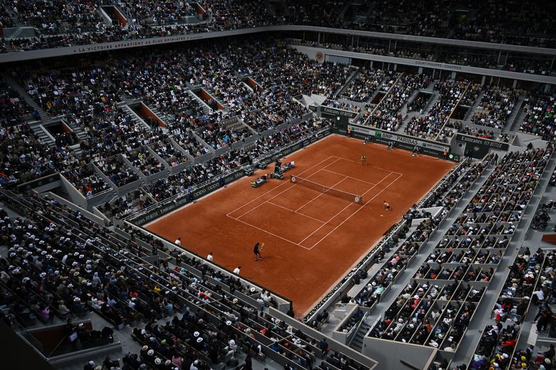 &copy; Reuters. Quadra central de Roland Garros em partida de Nadal contra Auger-Aliassime
29/05/2022
REUTERS/Dylan Martinez