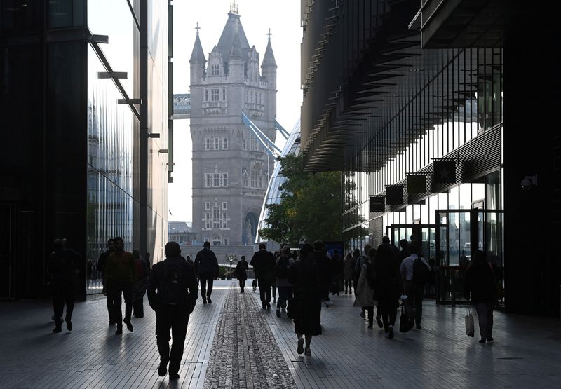 &copy; Reuters. FILE PHOTO: Workers walk towards Tower Bridge during the morning rush hour, amid a relaxation of lockdown restrictions during the coronavirus disease (COVID-19) pandemic in London, Britain, September 15, 2021. REUTERS/Toby Melville