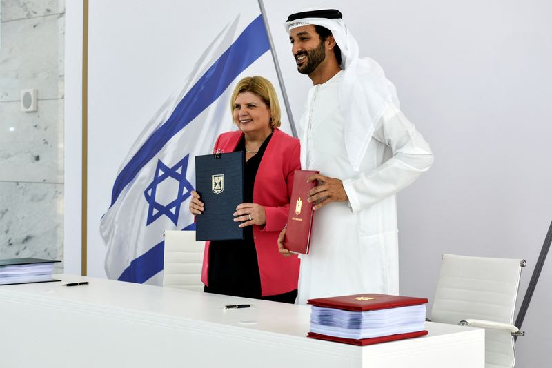 &copy; Reuters. Israël a signé mardi un accord de libre-échange avec les Emirats arabes unis, le premier du genre avec un pays arabe, avec pour objectif de multiplier par dix les échanges commerciaux entre les deux pays. /Photo prise le 31 mai 2022/REUTERS/Anuj Taylo