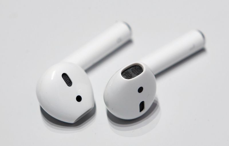 © Reuters. Apple AirPods 
07/09/2016
REUTERS/Beck Diefenbach
