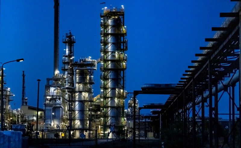 &copy; Reuters. FILE PHOTO: Industrial facilities of PCK Raffinerie oil refinery are pictured in Schwedt/Oder, Germany, May 9, 2022. The company receives crude oil from Russia via the 'Friendship' pipeline.   REUTERS/Hannibal Hanschke/File Photo