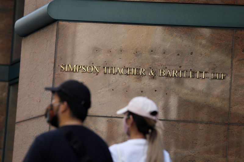 &copy; Reuters. FILE PHOTO: Signage is seen on the building exterior of the law firm Simpson Thacher & Bartlett LLP in Manhattan, New York City, U.S., August 17, 2020. REUTERS/Andrew Kelly