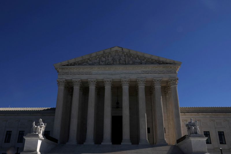 &copy; Reuters. FILE PHOTO: A view of the U.S. Supreme Court building in Washington, U.S., March 4, 2022. REUTERS/Leah Millis