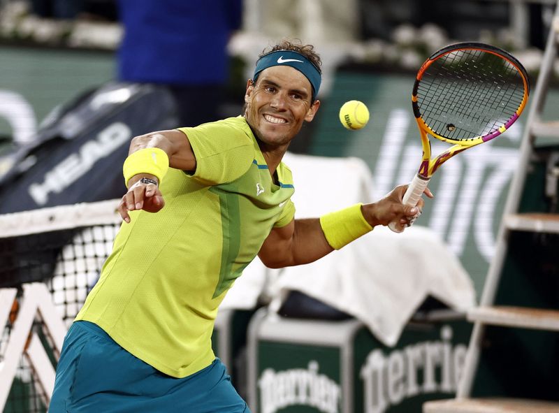 &copy; Reuters. Nadal vence Djokovic em confronto épico para chegar às semifinais de Roland Garros
01/06/2022
REUTERS/Yves Herman