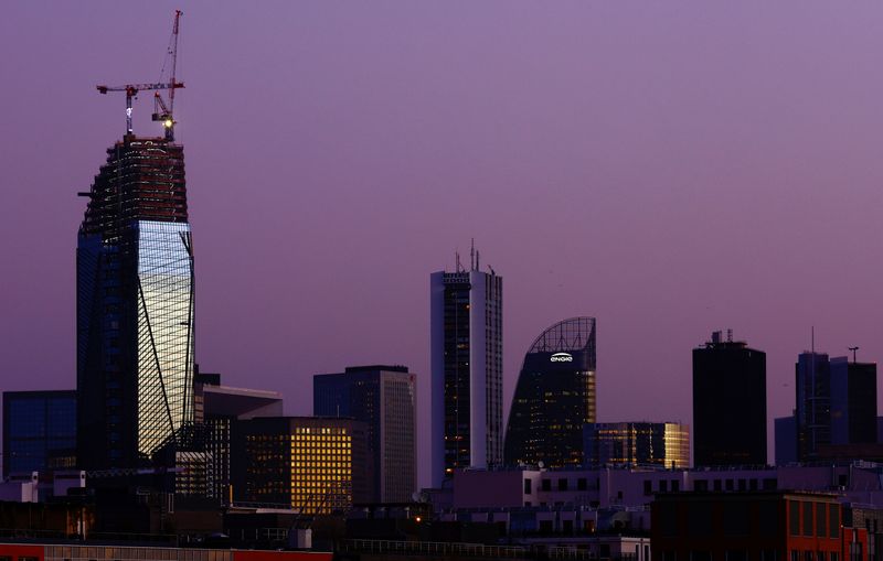 &copy; Reuters. A view shows a skyscraper under construction and the Engie tower at the financial and business district of La Defense in Puteaux near Paris, France, February 7, 2022. REUTERS/Gonzalo Fuentes/File Photo