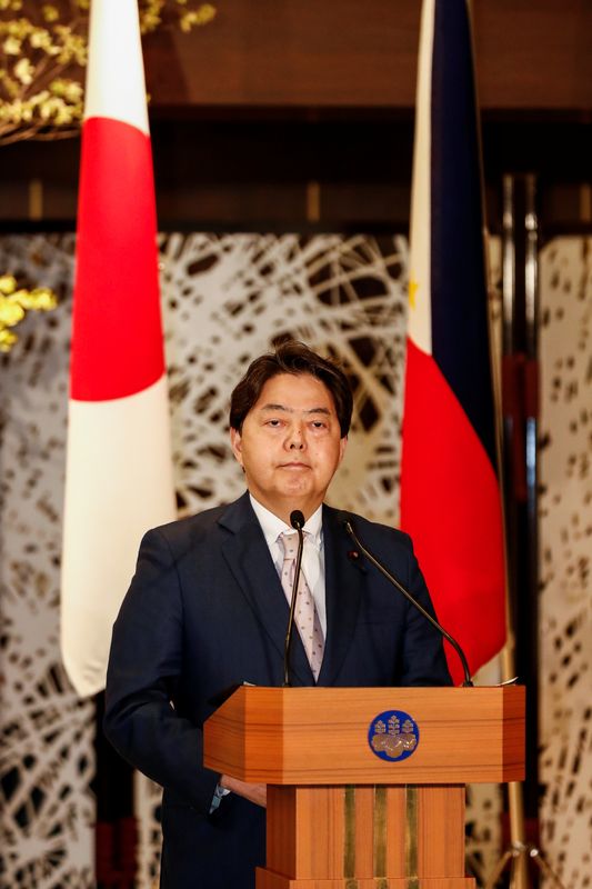 &copy; Reuters. وزير الخارجية الياباني يوشيماسا هاياشي في مؤتمر صحفي في طوكيو في التاسع من أبريل نيسان 2022. صورة لرويترز من ممثل لوكالات الأنباء.