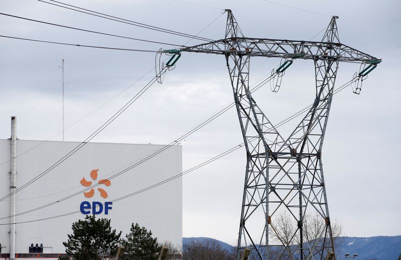 &copy; Reuters. FILE PHOTO: France's oldest Electricite de France (EDF) nuclear power station, outside the eastern French village of Fessenheim, France, February 13, 2020. REUTERS/Vincent Kessler/File Photo
