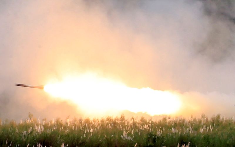 &copy; Reuters. ロシアのリャブコフ外務次官は１日、米国が高機動ロケット砲システム（ＨＩＭＡＲＳ）をウクライナに供給することに反発し、米ロの直接衝突に発展するリスクが高まると警告した。米軍