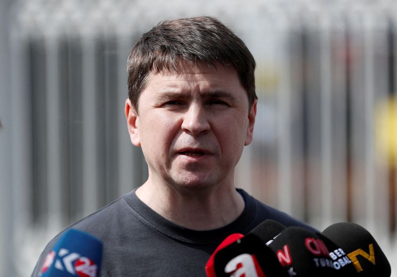 &copy; Reuters. FILE PHOTO: Mykhailo Podolyak, a political adviser to Ukrainian President Volodymyr Zelenskiy, receives questions from a member of the media after a meeting with Russian negotiators in Istanbul, Turkey March 29, 2022. REUTERS/Kemal Aslan/File Photo