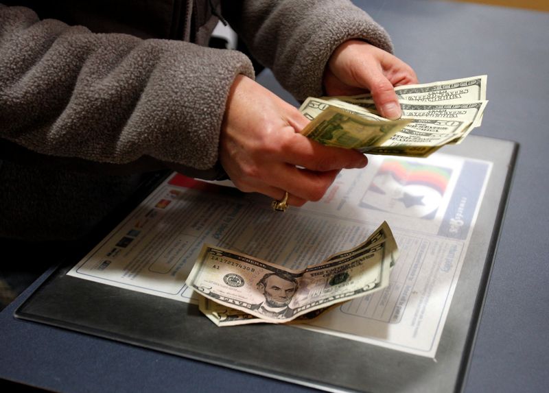 &copy; Reuters. FILE PHOTO: A customer counts her money at the register of a Toys R Us store on the Thanksgiving Day holiday in Manchester, New Hampshire November 22, 2012. REUTERS/Jessica Rinaldi