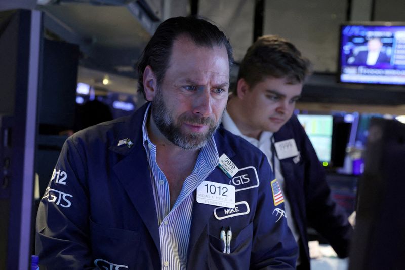 &copy; Reuters. Operadores trabalham na Bolsa de Nova York, EUA
20/05/2022
REUTERS/Andrew Kelly