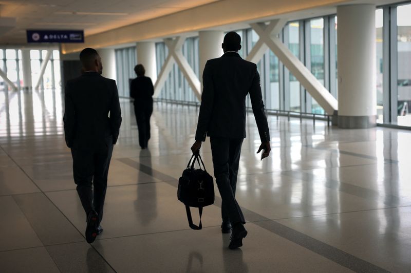 © Reuters. Two Delta Airlines employees walk through the newly completed 1.3 million-square foot $4 billion Delta Airlines Terminal C at LaGuardia Airport in the Queens borough of New York City, New York, U.S., June 1, 2022. REUTERS/Mike Segar