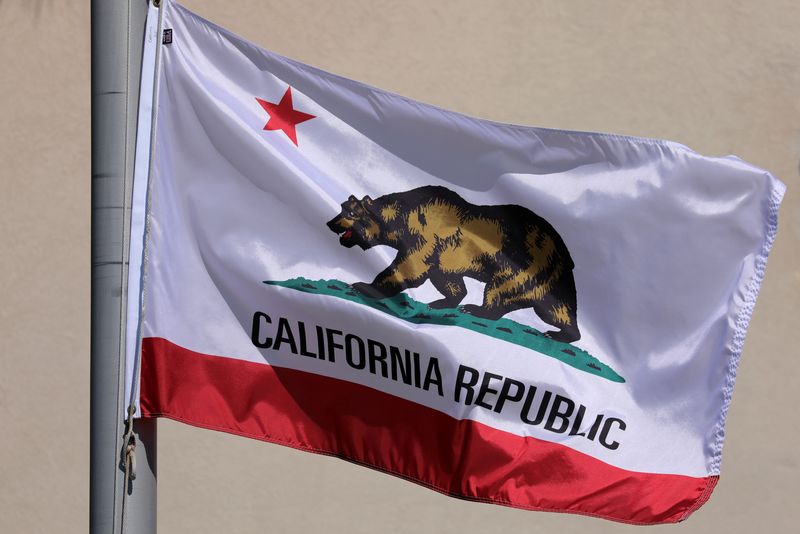 &copy; Reuters. FILE PHOTO: The state flag of California flies on a flag pole in San Diego, California, U.S., October 6, 2017.       REUTERS/Mike Blake