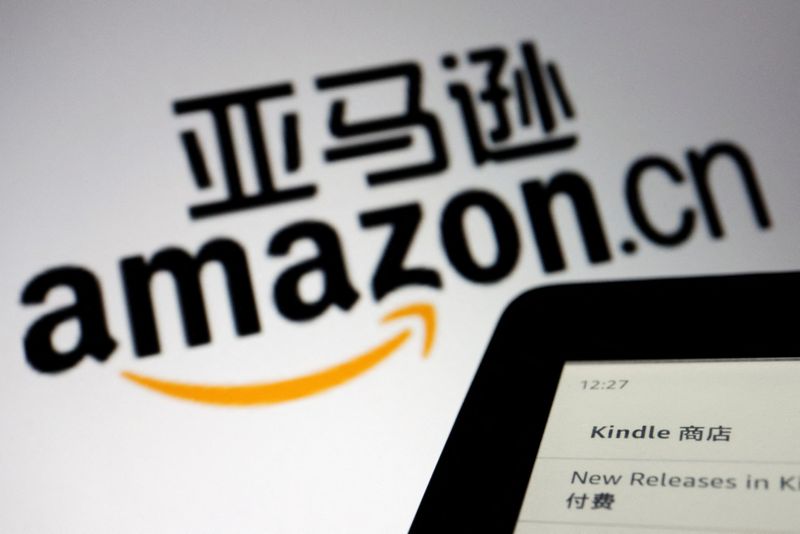 &copy; Reuters. The sign of e-commerce website Amazon China is seen next to a Kindle e-reader displayed in this illustration , taken on December 15, 2021. REUTERS/Florence Lo/Illustration/File Photo