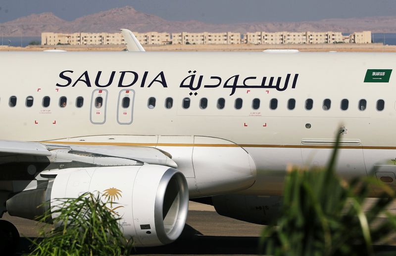 &copy; Reuters. طائرة تابعة للخطوط الجوية السعودية في مطار شرم الشيخ في سيناء بمصر. صورة من أرشيف رويترز.