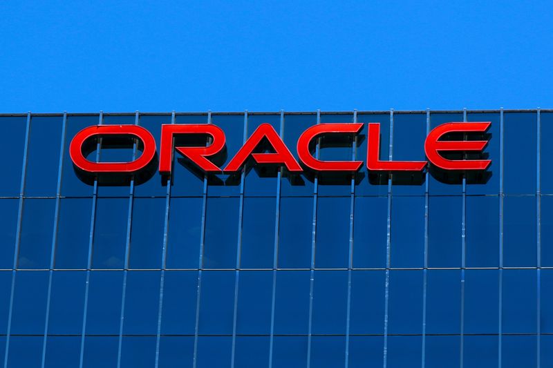 &copy; Reuters. FILE PHOTO: The Oracle logo is shown on an office building in Irvine, California, U.S. June 28, 2018. REUTERS/Mike Blake