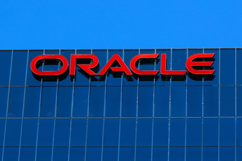 &copy; Reuters. La Commission européenne a approuvé jeudi sans conditions l'acquisition de Cerner Corp, spécialiste des données médicales, par le géant américain des logiciels professionnels Oracle pour un montant de 28,3 milliards de dollars, ont annoncé les aut