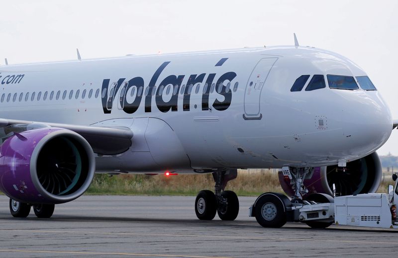 &copy; Reuters. Imagen de archivo. Un avión de pasajeros Airbus A320neo de la aerolínea mexicana de bajo costo Volaris.