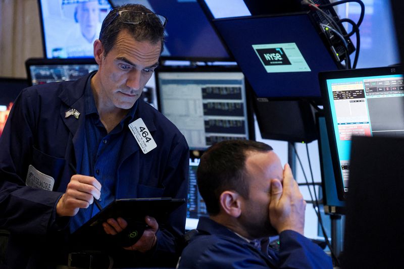 &copy; Reuters. FILE PHOTO: Traders work on the floor of the New York Stock Exchange (NYSE) in New York City, U.S., June 1, 2022.  REUTERS/Brendan McDermid