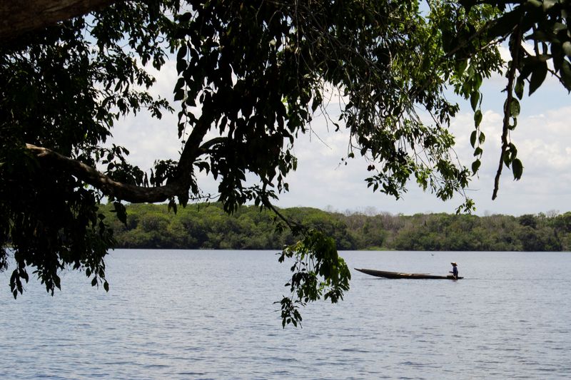 &copy; Reuters. A man rides a canoe on the Magdalena River in Puerto Wilches, Colombia March 8, 2022. Picture taken March 8, 2022. REUTERS/Oliver Griffin