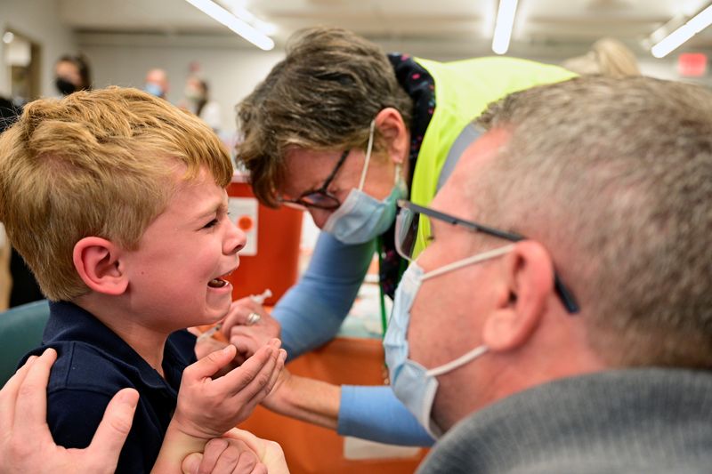 &copy; Reuters. 　６月２日、米ホワイトハウスの新型コロナウイルス対策チームのジャー調整官は２日、記者団に対し、５歳未満へのコロナワクチン接種が数週間で承認されれば、早ければ今月２１日にも