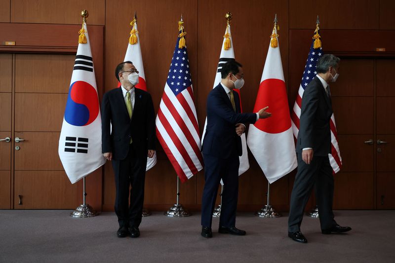 &copy; Reuters. Kim Gunn, South Korea's new special representative for Korean Peninsula peace and security affairs, his U.S. counterpart Sung Kim and Japanese counterpart Takehiro Funakoshi arrive for their meeting at the Foreign Ministry in Seoul, South Korea, June 3, 2