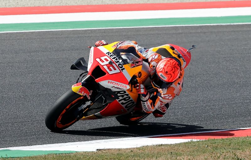 &copy; Reuters. FOTO DE ARCHIVO. MotoGP - Gran Premio de Italia - Circuito de Mugello, Scarperia e San Piero, Italia - 28 de mayo de 2022 - Marc Márquez, del equipo Repsol Honda, en acción durante los entrenamientos. REUTERS/Ciro de Luca