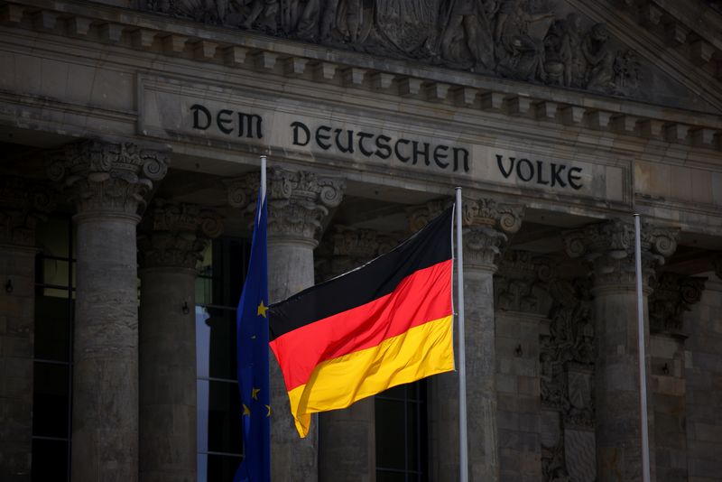 &copy; Reuters. FILE PHOTO: The German national flag flies in front of the Reichstag building, the seat of the lower house of the parliament Bundestag, in Berlin, Germany, April 5, 2022. REUTERS/Lisi Niesner