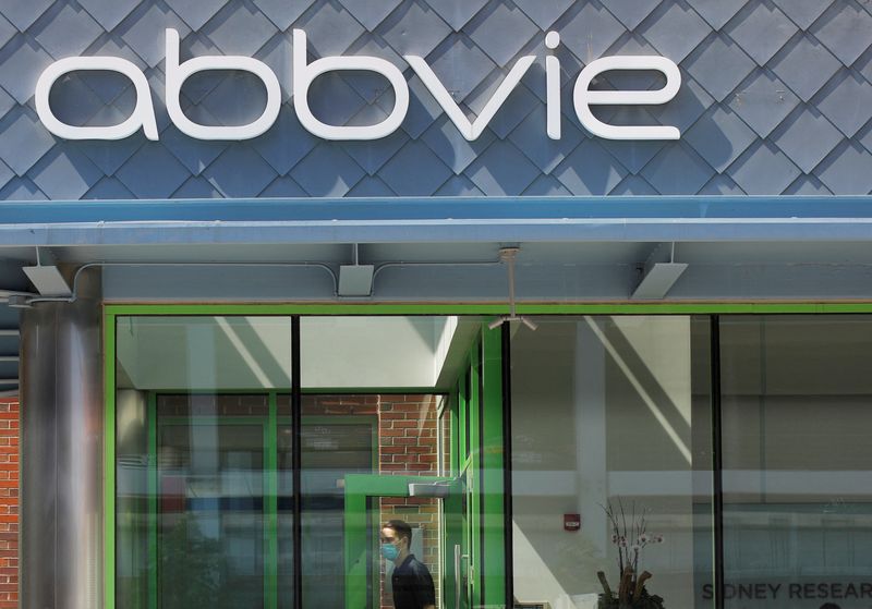 &copy; Reuters. FILE PHOTO: A sign stands outside a Abbvie facility in Cambridge, Massachusetts, U.S., May 20, 2021. REUTERS/Brian Snyder