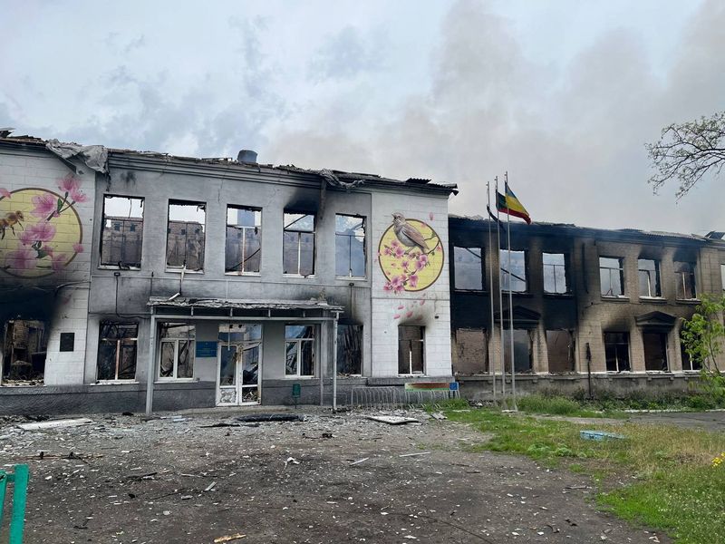 &copy; Reuters. أطلال مدرسة جرى تدميرها أثناء الغزو الروسي لأوكرانيا في أفديفكا في دونيتسك بشرق أوكرانيا يوم 18 مايو أيار 2022. 
(صورة لرويترز من مكتب بافلو كير