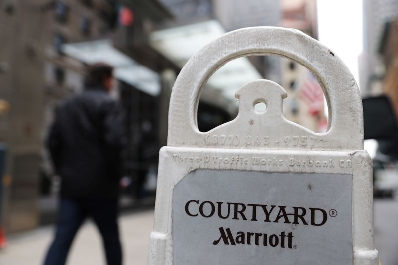 &copy; Reuters. Foto de archivo del logo del hotel Courtyard Marriott en Manhattan
 Mar 23, 2022. REUTERS/Andrew Kelly