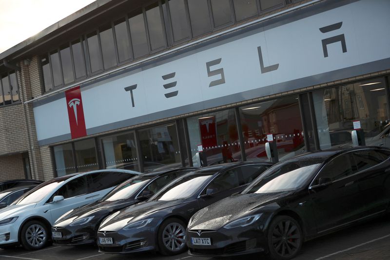 Elon Musk opens door to a Tesla talent exodus