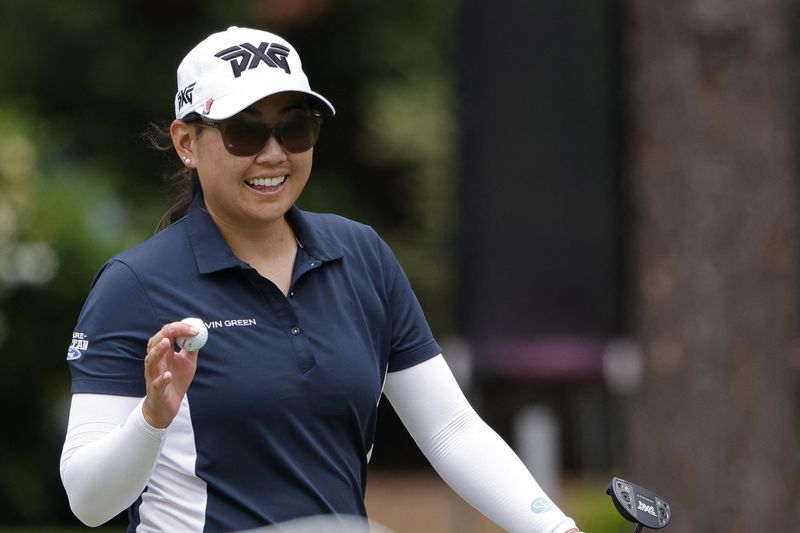 &copy; Reuters. 女子ゴルフのメジャー第２戦、全米女子オープン選手権は３日、ノースカロライナ州サザンパインズのパインニードルズＧＣ（パー７１）で第２ラウンドを行い、日本勢では畑岡奈紗ら計５