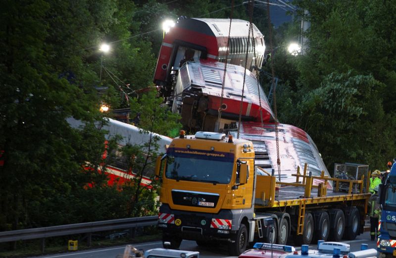 Fifth person found dead after German train derailment
