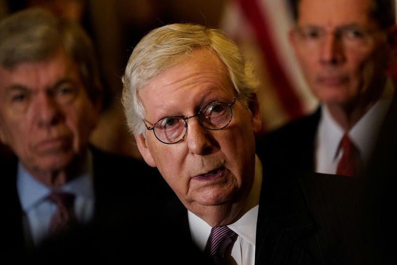 © Reuters. FILE PHOTO: U.S. Senate Minority Leader Mitch McConnell (R-KY) speaks to reporters following the Senate Republicans weekly policy lunch at the U.S. Capitol in Washington, U.S., May 10, 2022. REUTERS/Elizabeth Frantz/File Photo