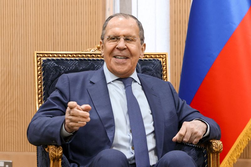 &copy; Reuters. Le ministre russe des Affaires étrangères, Sergueï Lavrov, a déclaré samedi que les sanctions occidentales n'auraient aucun effet sur les exportations de pétrole du pays et a prédit une forte augmentation des bénéfices tirés des ventes d'énergi