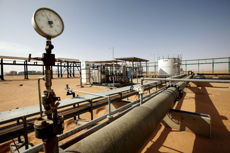 &copy; Reuters. مشهد عام من حقل الشرارة النفطي الليبي في صورة من أرشيف رويترز 