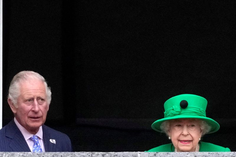 &copy; Reuters. Britain's Queen Elizabeth and Prince Charles stand on the balcony during the Platinum Pageant, marking the end of the celebrations for the Platinum Jubilee of Britain's Queen Elizabeth, in London, Britain, June 5, 2022. Frank Augstein/Pool via REUTERS