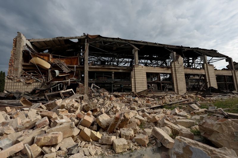 &copy; Reuters. Una instalación de la Planta de Reparación de Automóviles de Darnytsia dañada por los ataques con misiles, mientras continúan los ataques de Rusia a Ucrania, en Kiev, Ucrania, el 5 de junio de 2022.  REUTERS/Valentyn Ogirenko