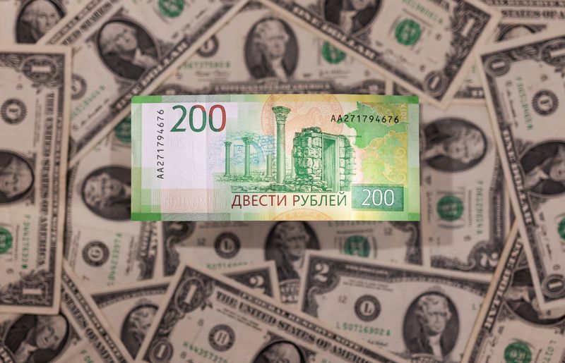 &copy; Reuters. FILE PHOTO: Russian Rouble banknote is placed on U.S. Dollar banknotes in this illustration taken, February 24, 2022. REUTERS/Dado Ruvic/Illustration/File Photo