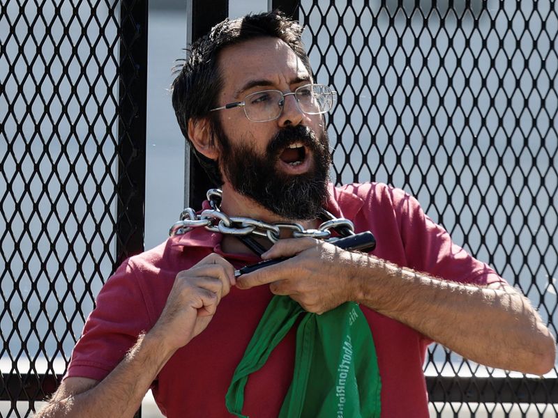 &copy; Reuters. Abortion rights activist Guido Reichstadter of Miami chains himself to security fencing while protesting against the court's expected decision overturning the 1973 landmark Roe v Wade ruling that legalized the procedure nationwide, outside the U.S. Suprem