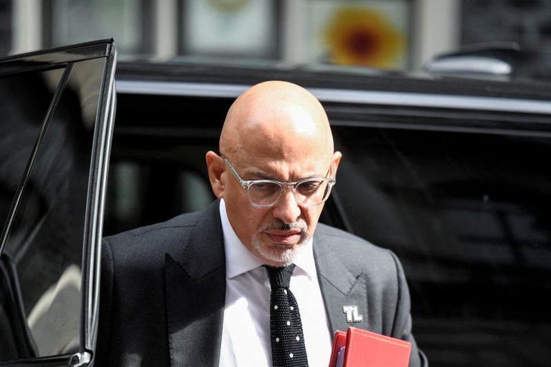 &copy; Reuters. FILE PHOTO: British Education Secretary Nadhim Zahawi  arrives for the weekly cabinet meeting on Downing Street, in London, Britain May 24, 2022. REUTERS/Toby Melville/File Photo