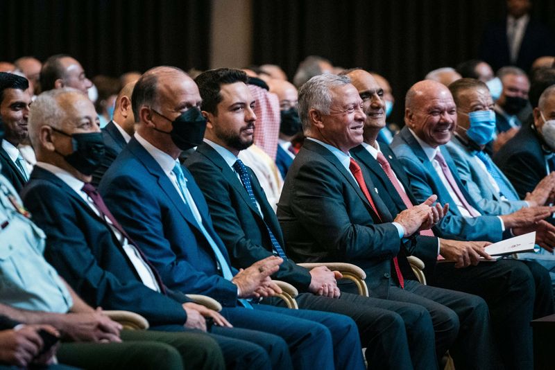 &copy; Reuters. العاهل الأردني الملك عبد الله الثاني خلال حفل للاعلان عن (رؤية التحديث الاقتصادي) يوم الاثنين. صورة من الديوان الملكي الأردني محظور إعادة بي
