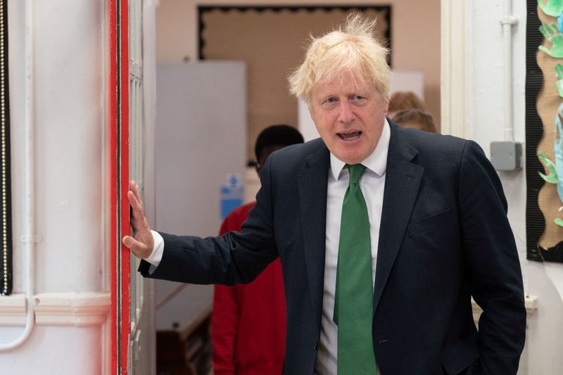 &copy; Reuters. El primer ministro británico, Boris Johnson, visita la escuela St Mary Cray Primary Academy en Orpington, Reino Unido, 23 de mayo de 2022. REUTERS/Stefan Rousseau