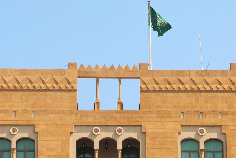 &copy; Reuters. FILE PHOTO: A Saudi flag flutters atop the Saudi Arabia's embassy in Beirut, Lebanon May 18, 2022. REUTERS/Mohamed Azakir