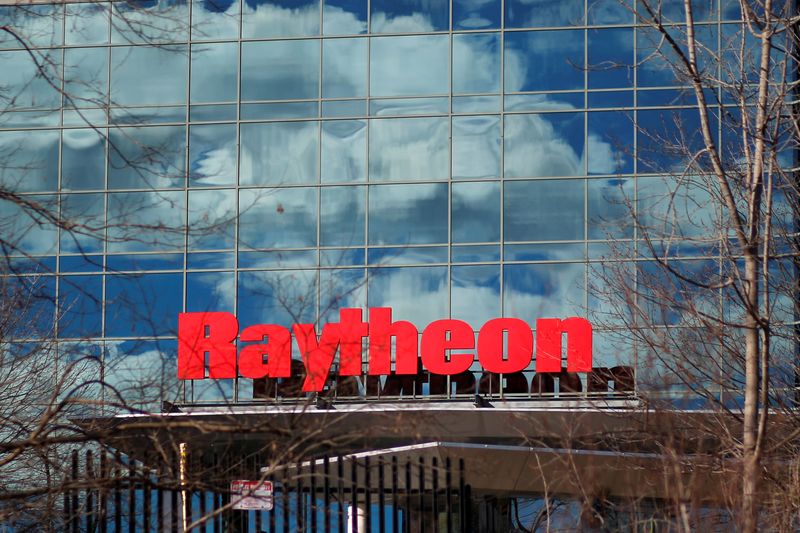&copy; Reuters. FILE PHOTO: A sign marks the Raytheon offices in Woburn, Massachusetts, U.S. January 25, 2017.   REUTERS/Brian Snyder